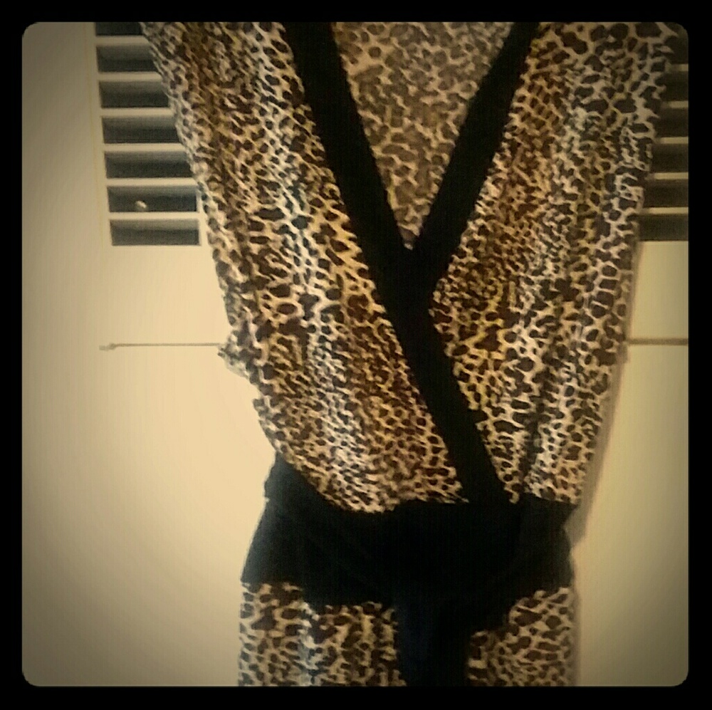 V-cut leopard print